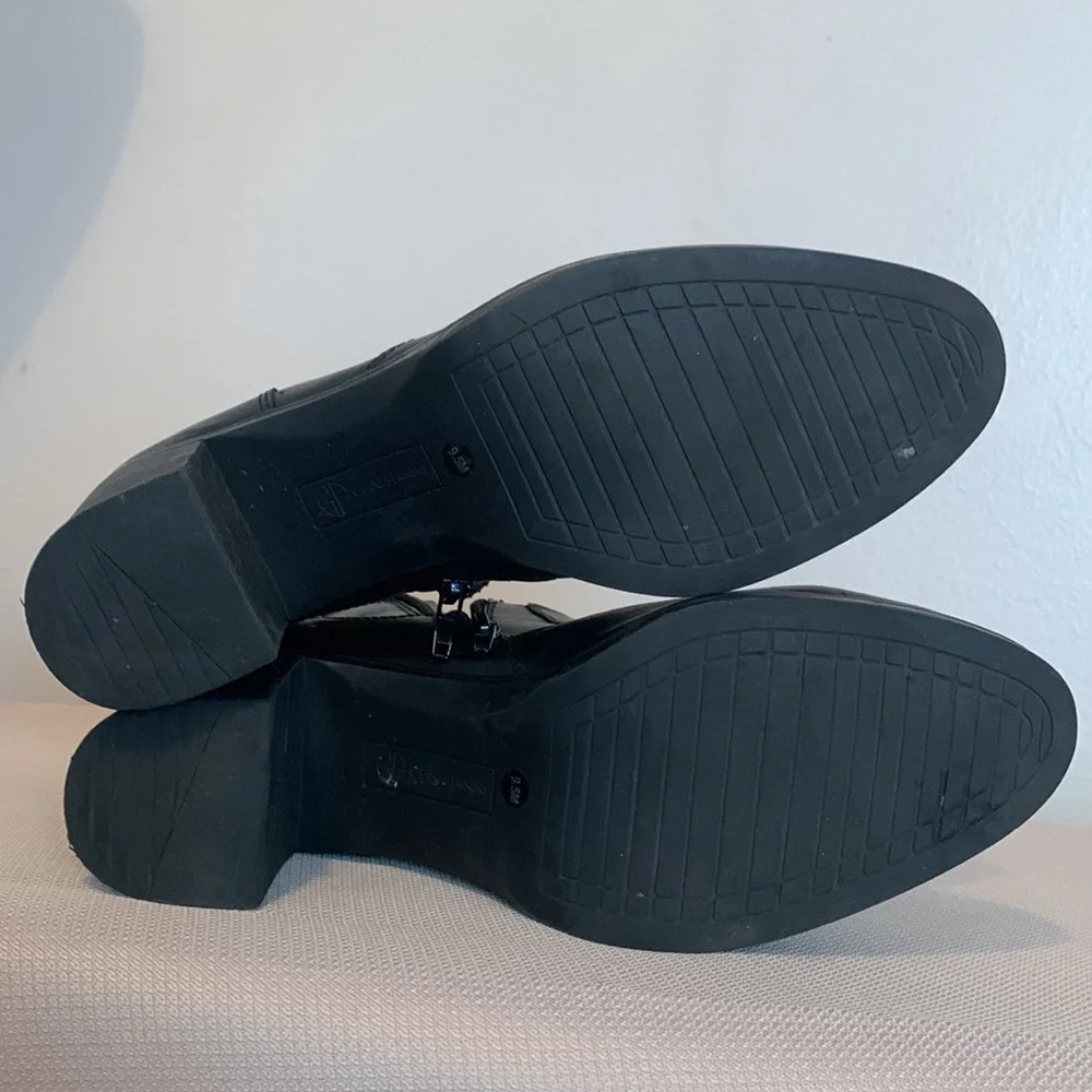 GIANI BERNINI Black Stacked Heel Zipper Ankle Boots - Picture 5 of 9